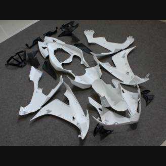 Complete and unpainted fairing in abs without front fender 