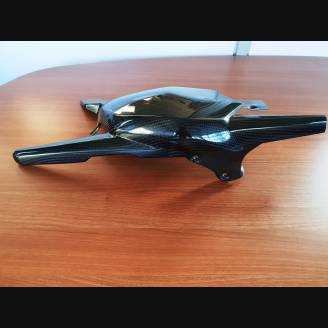 Basculante de carbono cubierta