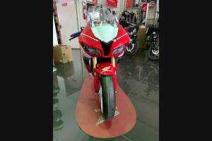 Complete and painted fairings SB16