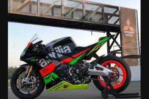 Complete and painted fairings RSV4RFW