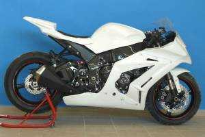 Paquete Motoxpricambi para el circuito : Carenado + tornilleria rapida + Screws