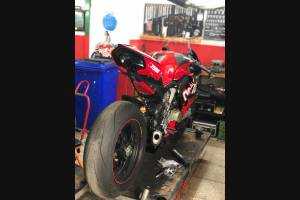 carenado ABS barnizado carrettera Ducati Panigale V4 para escape Akrapovic DUCV4 SB19