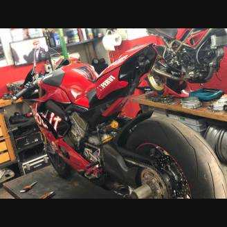 Complete and painted fairings in abs Ducati Panigale V4 for Akrapovic exhaust DUCV4 SB19