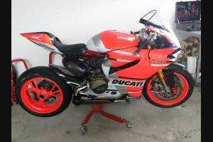 carenado completo con guardabarros Barnizado Colin original MT18 Fluo OPC