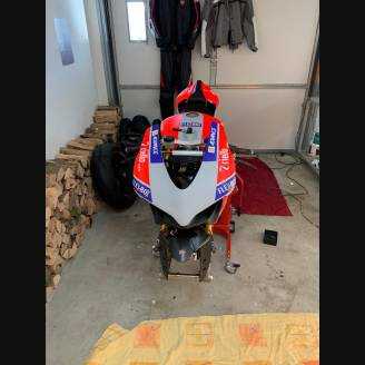 carenado completo con guardabarros Barnizado Colin original MT18 Fluo OPC