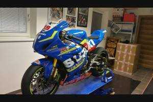 Pacchetto Racing Motoxpricambi : Carene complete + Ganci Rapidi + Viti Con Gommino SZ17 BLDR