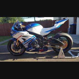 Pacchetto Racing Motoxpricambi : Carene complete + Ganci Rapidi + Viti Con Gommino SZ17MT16VS2