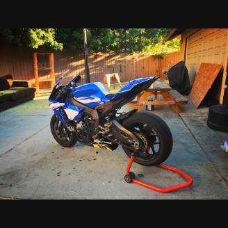 Pacchetto Racing Motoxpricambi Verniciato : Carene complete + Ganci Rapidi + Viti Con Gommino YARTVS2