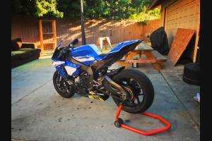 Motoxpricambi Race Package Peint : Carénages + Crochets rapides + Vis YARTVS2