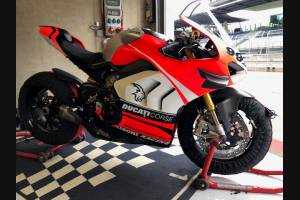 Carene stradali in abs verniciate compatibili con Ducati Panigale V4R per scarico Akrapovic - MXPCAV12079