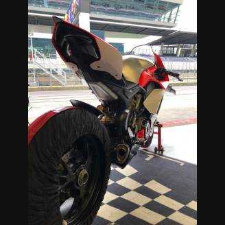 Carene stradali in abs verniciate compatibili con Ducati Panigale V4R per scarico Akrapovic - MXPCAV12079
