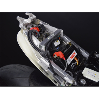 Bandeja inferior del asiento Aprilia RSV4 2009 - 2020 - MXPCRD15109