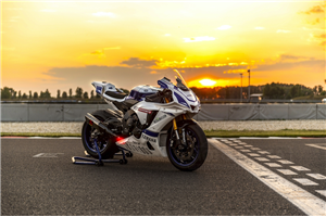 Lackierte Rennverkleidung Yamaha R1 2015 - 2019 - MXPCRV17718