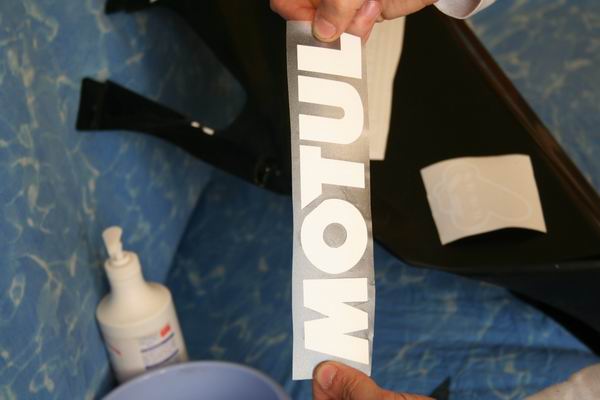 MONTAGGIO ADESIVI 16