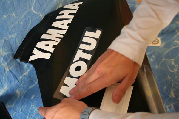 MONTAGGIO ADESIVI 23